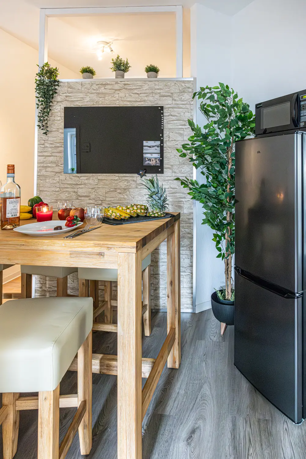 Krafft-Holiday Vermietung Ferienwohnung Rostock Offener-Flur-Essbereich