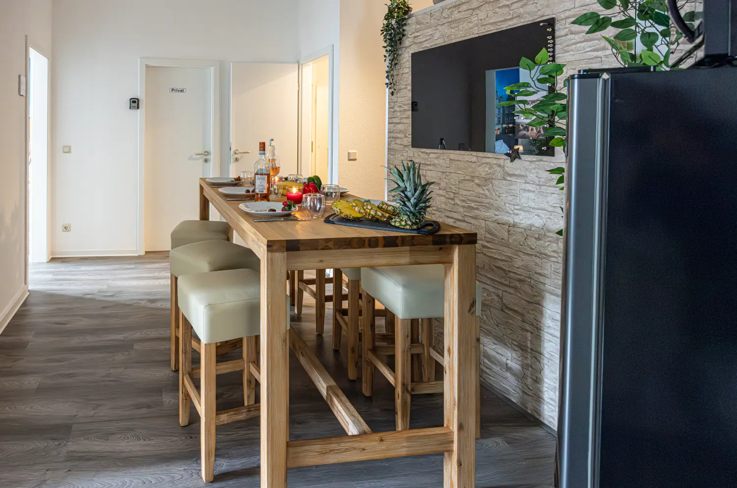 Krafft-Holiday Vermietung Ferienwohnung Rostock Offener-Flur-Essbereich