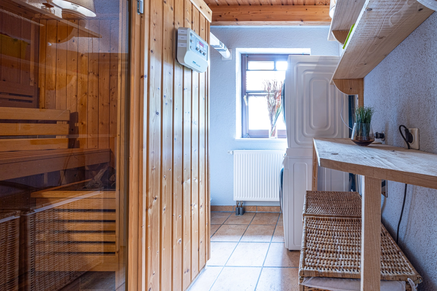 Ferienhaus mit Sauna in Krakow am See, Krafft-Holiday Vermietung Ferienwohnung Rostock Offener-Flur-Essbereich